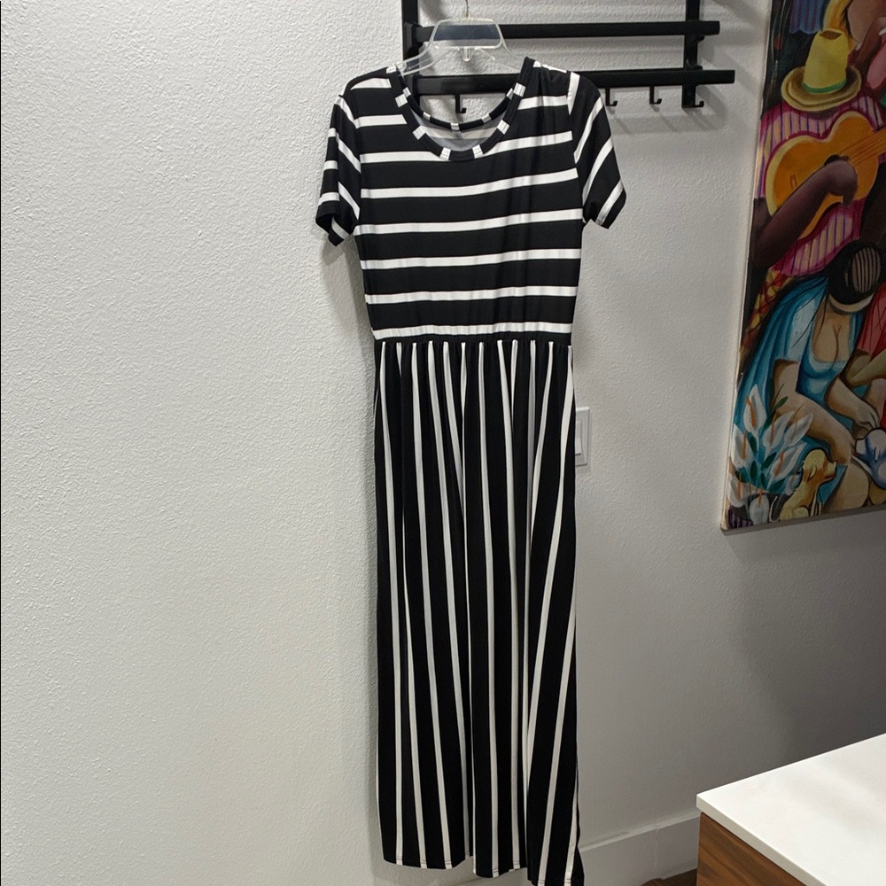 Black & White Striped Women’s Midi Dress